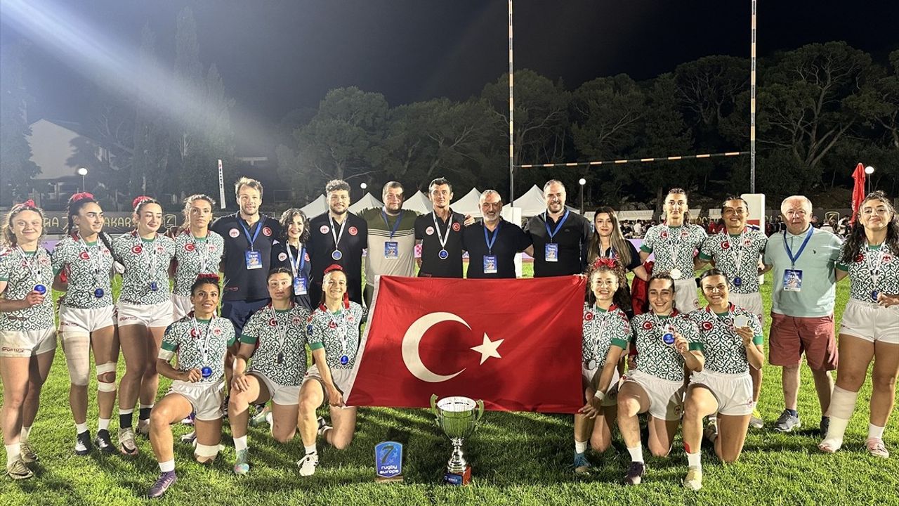 Türkiye 7'li Ragbi Kadınlar Milli Takımı Hırvatistan'da Şampiyon Oldu