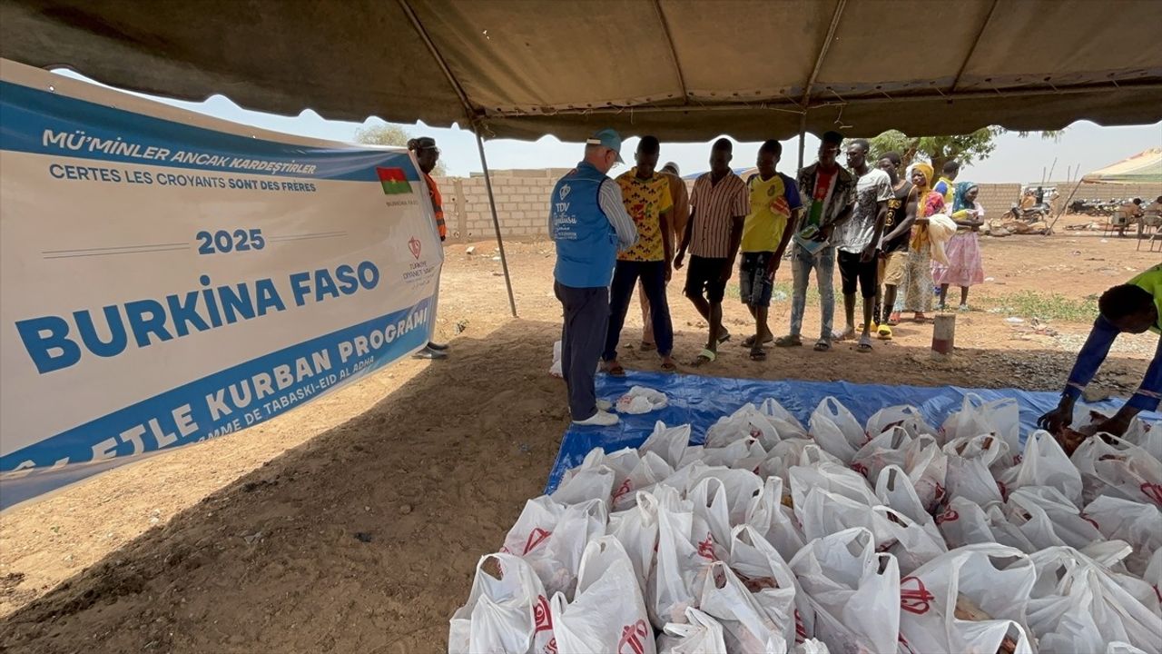 Türkiye Diyanet Vakfı, Burkina Faso'da Kurban Eti Dağıttı