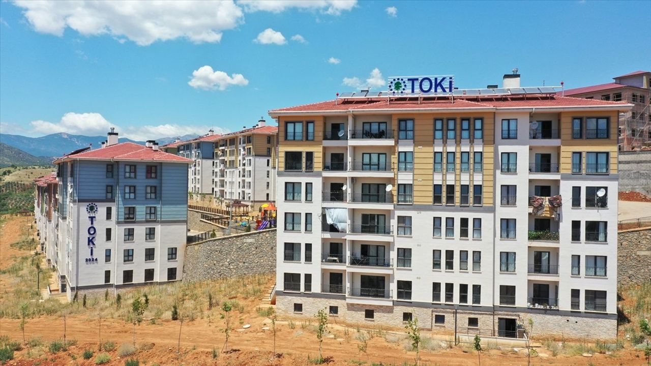 Türkoğlu'nda Depremzedelere Kalıcı Konut Teslimatı Gerçekleşti