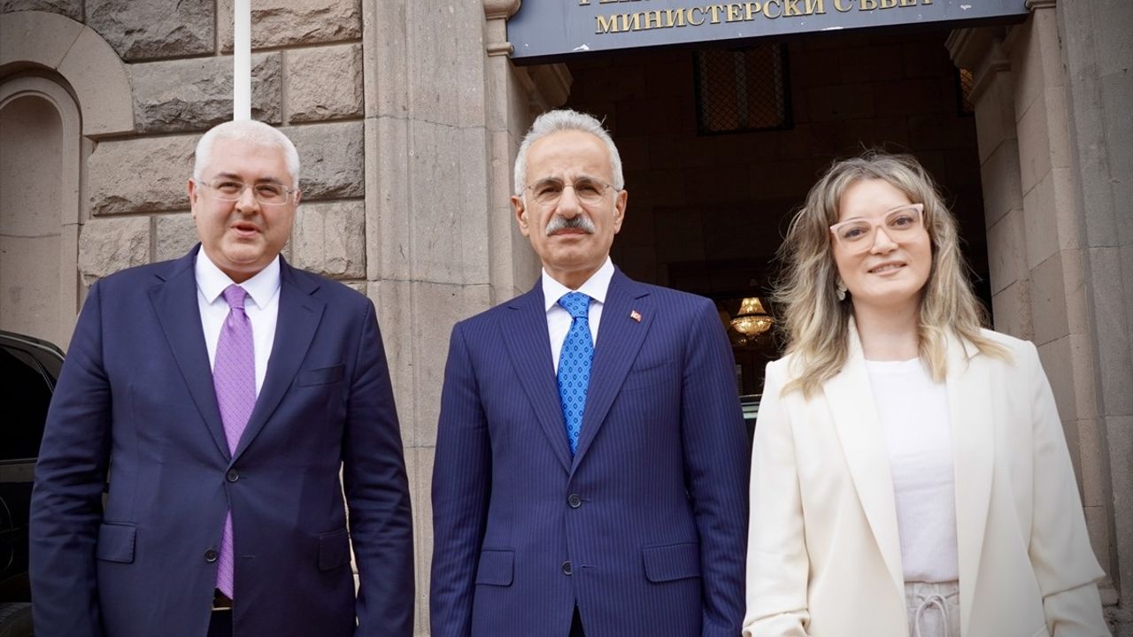 Ulaştırma ve Altyapı Bakanı Uraloğlu, Bulgaristan'da Görüşmelerde Bulundu