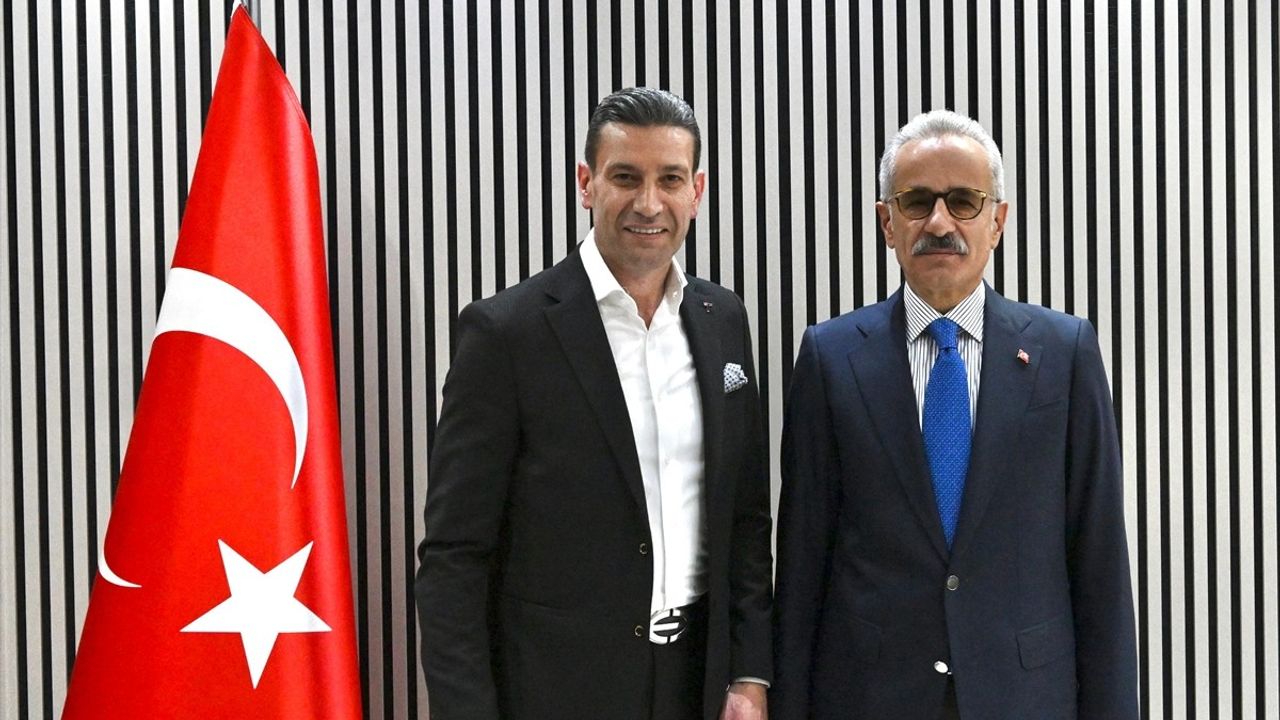 Ulaştırma ve Altyapı Bakanı Uraloğlu'ndan Boks Federasyonuna Ziyaret