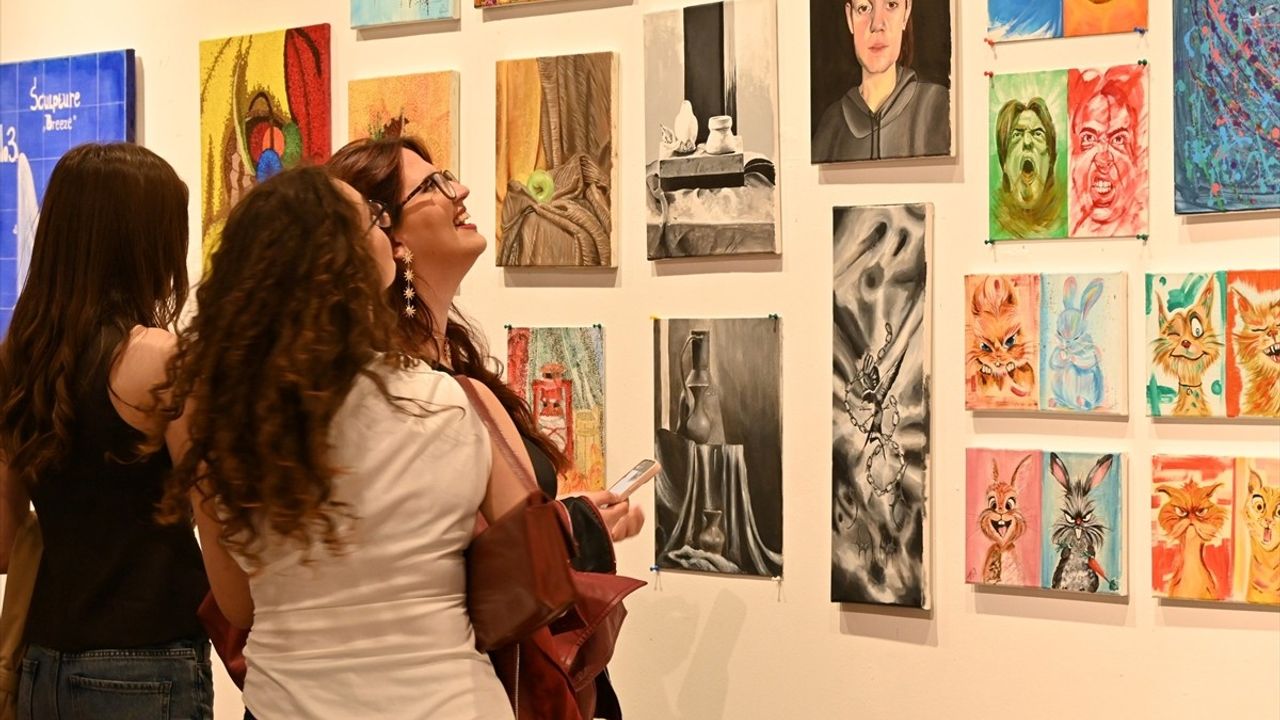 Uluslararası Balkan Üniversitesi 15. Geleneksel Öğrenci Sergisini Gerçekleştirdi
