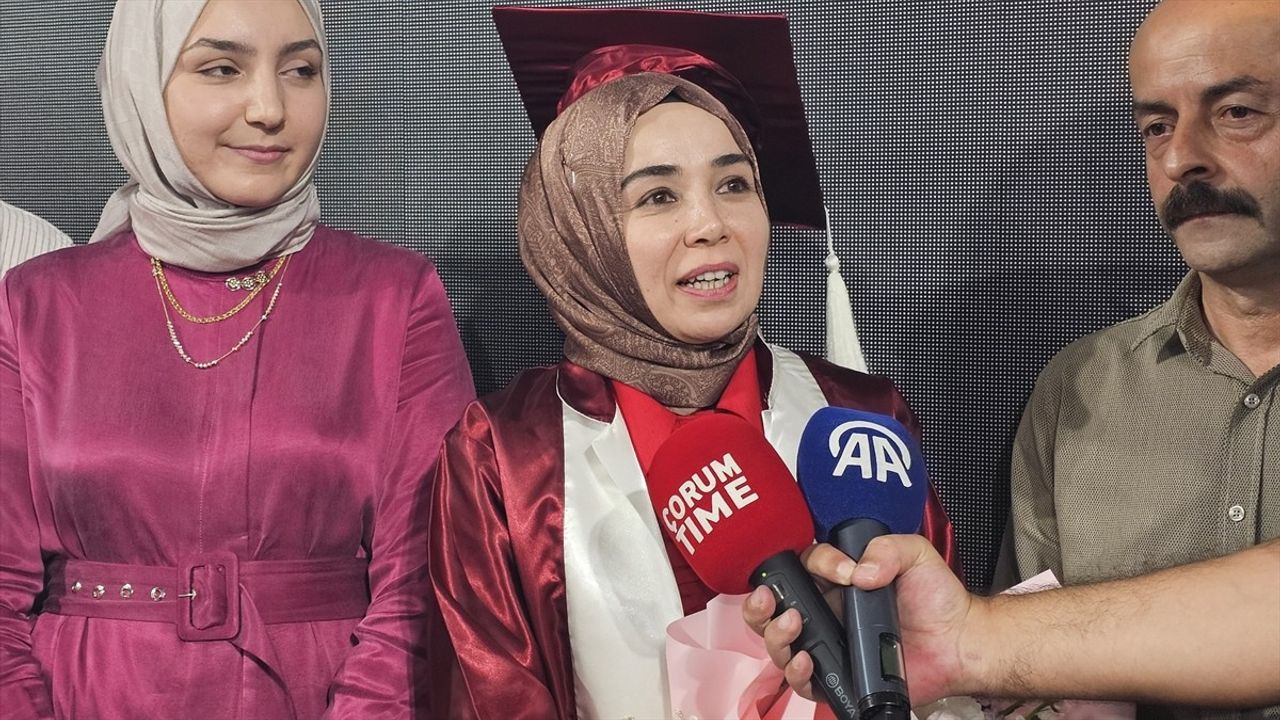 Ümmü Gemici: İki Çocuk Annesi 44 Yaşında Üniversiteyi Birincilikle Bitirdi