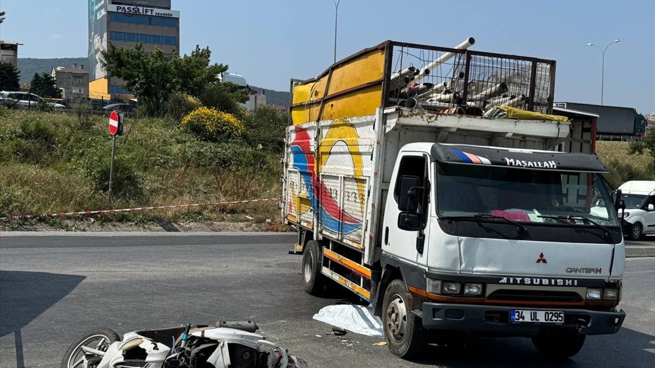 Ümraniye'de Motosiklet Kazası: 17 Yaşındaki Genç Hayatını Kaybetti