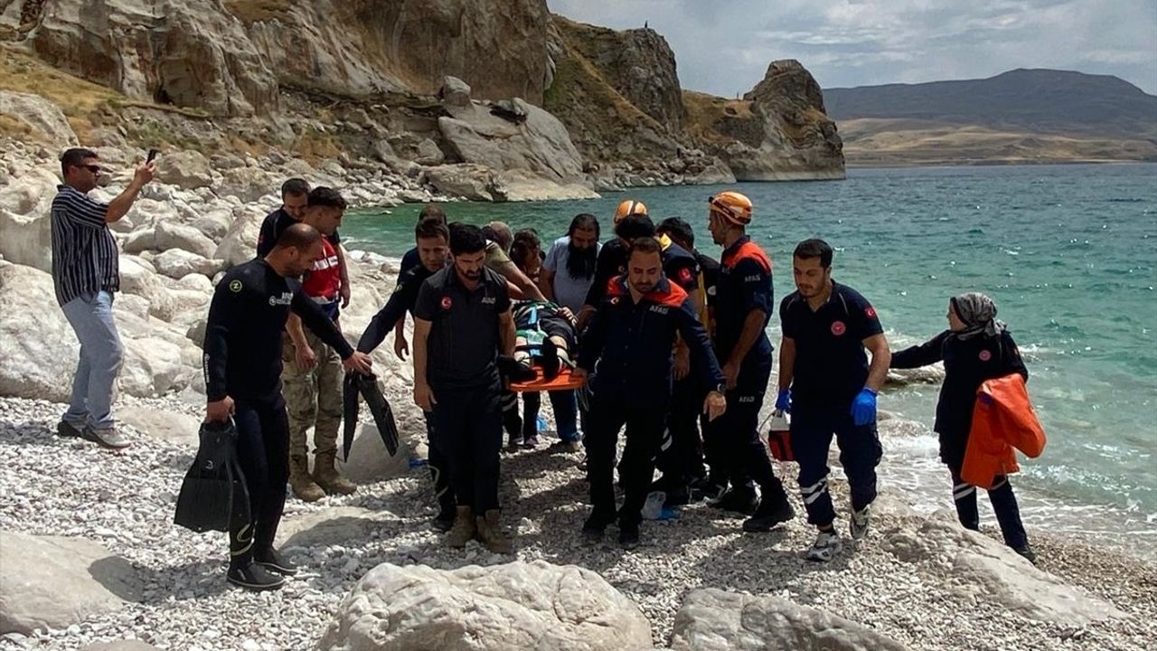Van'da Gölde Boğulma Olayı: 15 Yaşındaki Genç Hayatını Kaybetti