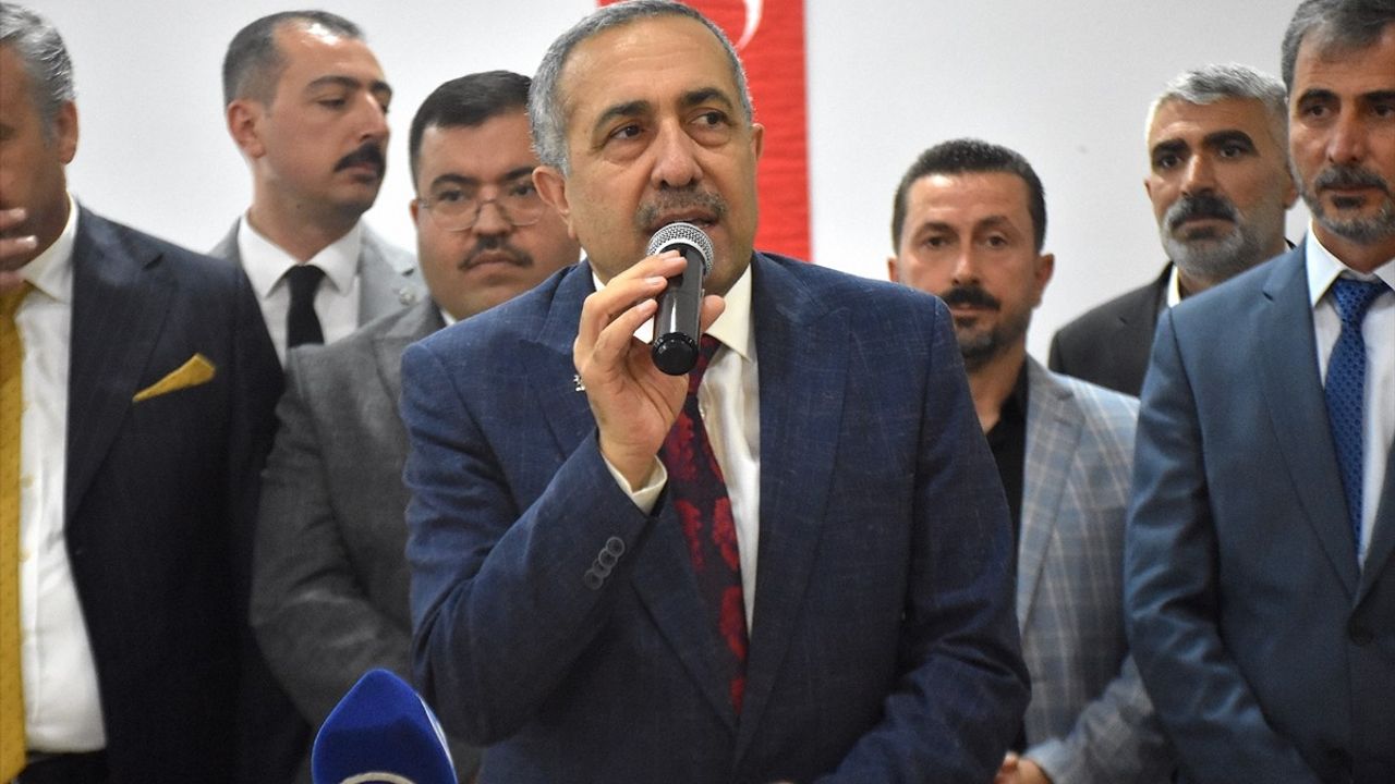 Van'da Kurban Bayramı Kutlaması: AK Parti Yerel Teşkilatları Bir Araya Geldi