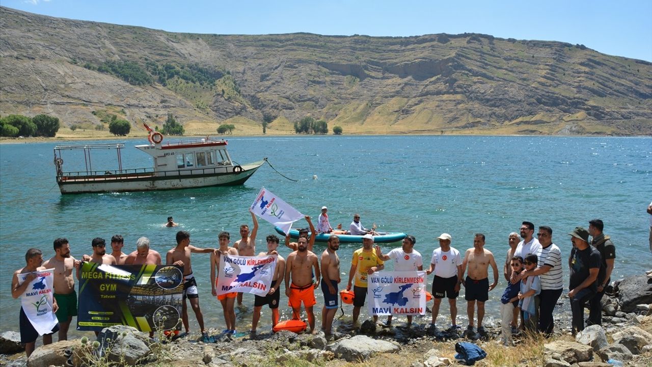 Van Gölü'nde Kabotaj Bayramı Yüzme Etkinliği