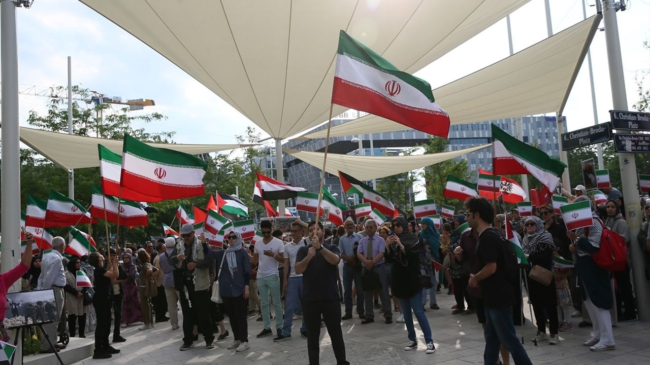 Viyana'da İsrail'in Saldırıları Protesto Edildi