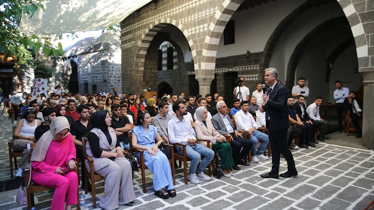 Yalçın, Gençlik Buluşması'nda Türkiye'nin Güvenliğini Vurguladı