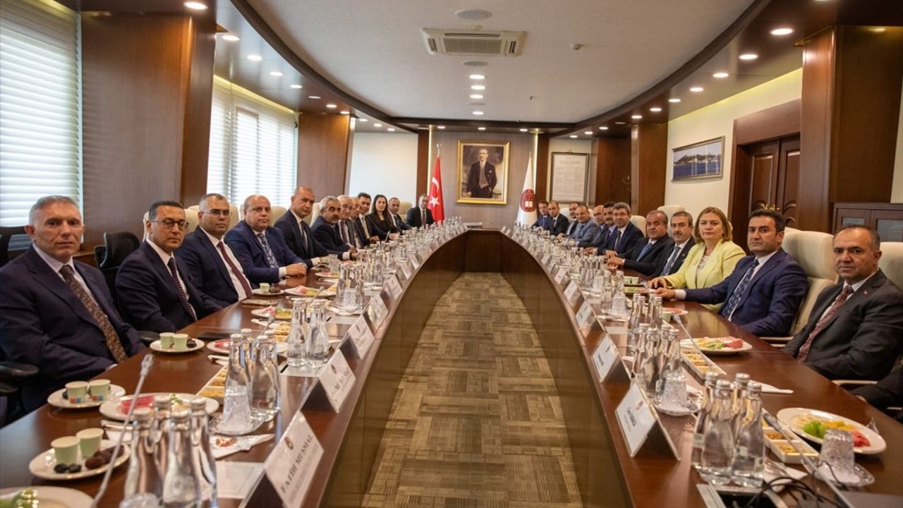 Yargıda Birlik Derneği HSK'yi Ziyaret Etti