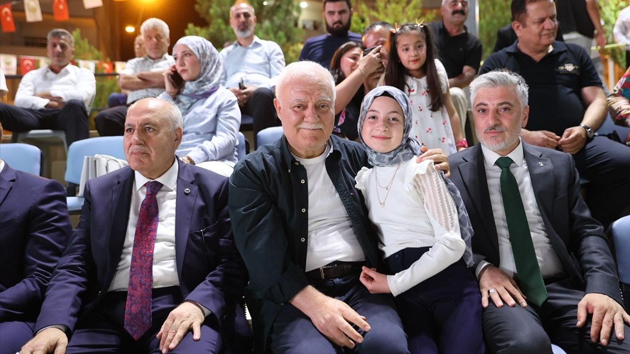 Yeşilli'de 17. Uluslararası Kültür Sanat ve Kiraz Festivali Görkemli Bir Başlangıç Yaptı