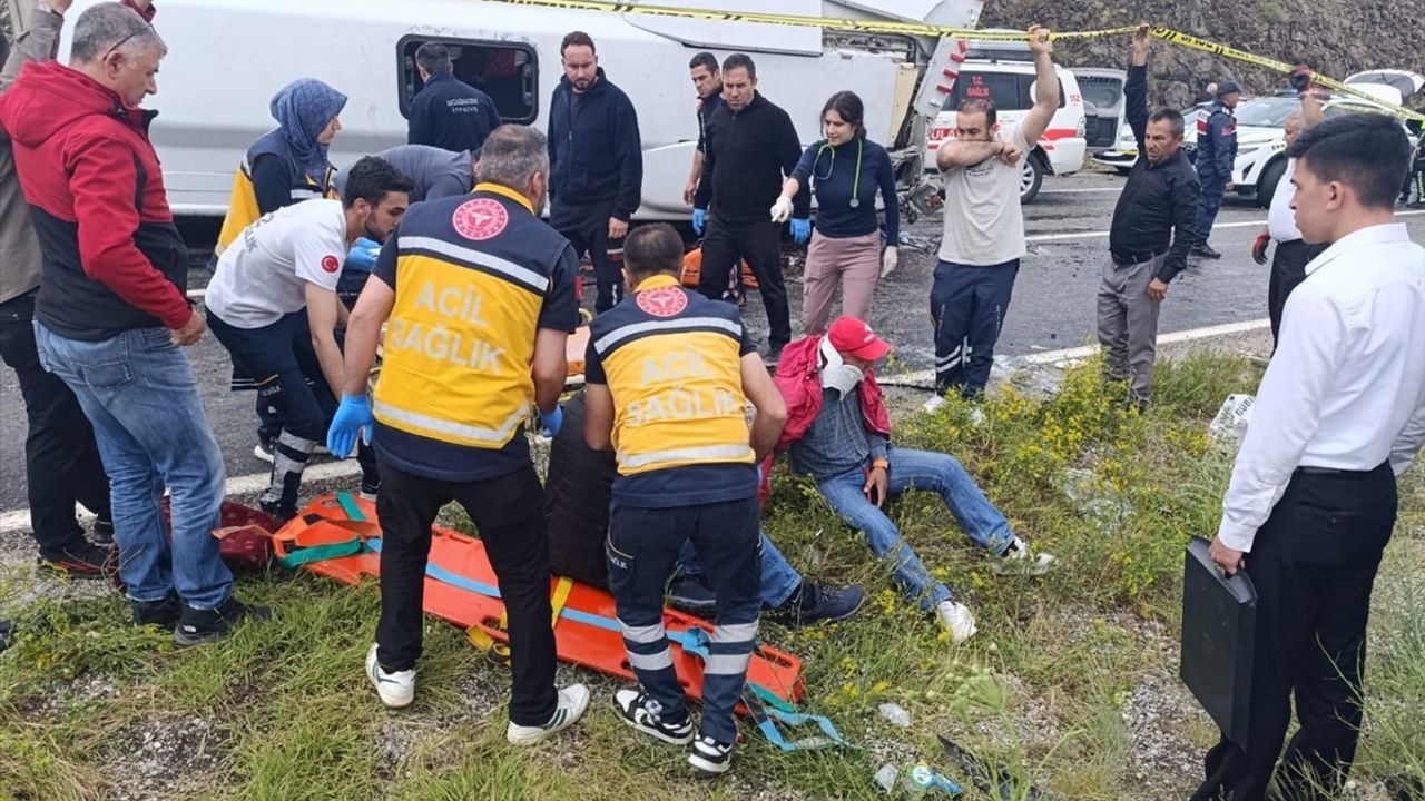 Yozgat'ta Cenaze Töreninden Dönüşte Midibüs Devrildi: 2 Ölü, 15 Yaralı