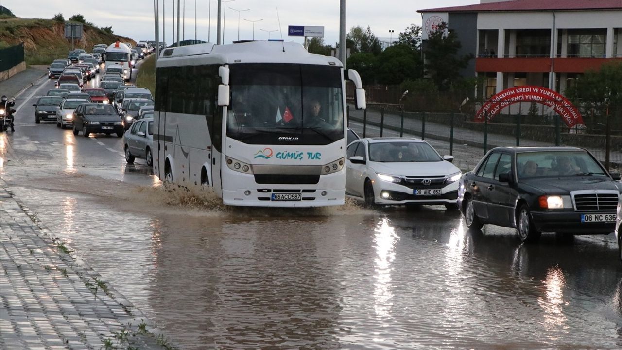 Yozgat'ta Sağanak ve Dolu Zarar Yarattı