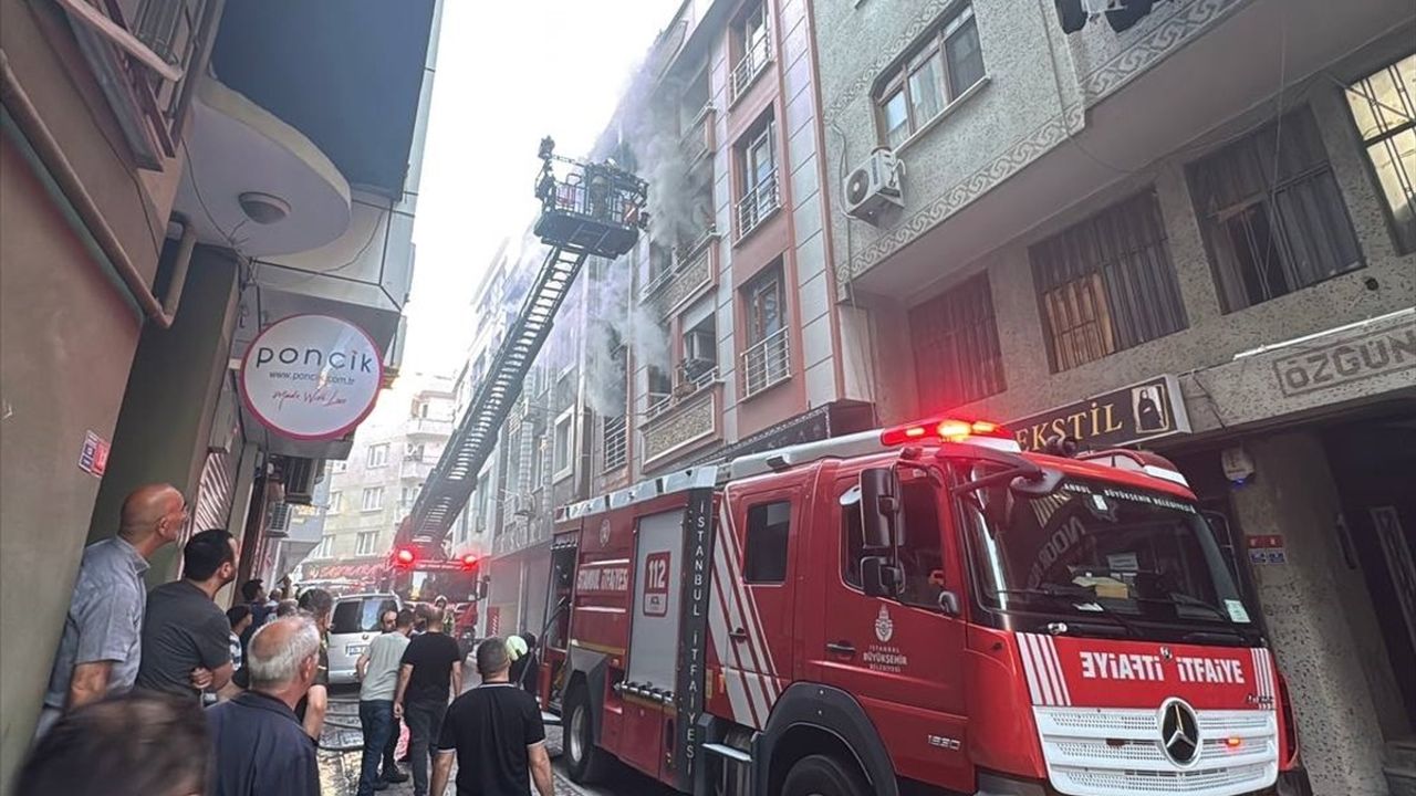 Zeytinburnu'nda Yangın Faciası: Balkondan Atlayan Çocuk Yaralandı