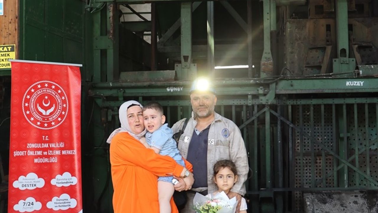 Zonguldak'ta Çocuklar Babalar Gününü Yer Altında Kutladı