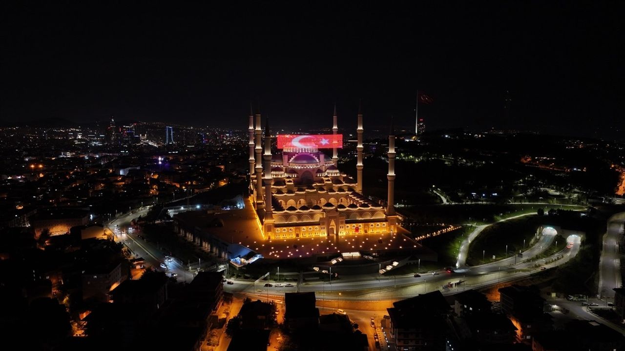 15 Temmuz'un 9. Yılında İstanbul'da Sela Okundu