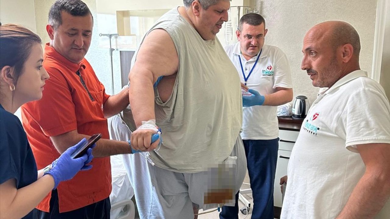 310 Kilogramlık Yatağa Bağımlı Hasta Tüp Mide Ameliyatıyla Sağlığına Kavuştu