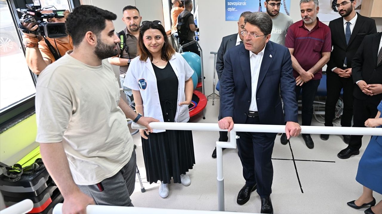 Adalet Bakanı Yılmaz Tunç Gaziantep'te İncelemelerde Bulundu