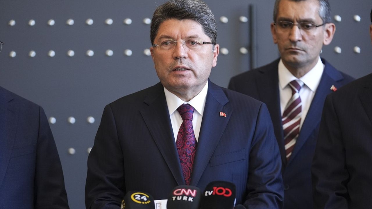 Adalet Bakanı Yılmaz Tunç'tan Açıklamalar: Tahliyeler ve Şiddetle Mücadele
