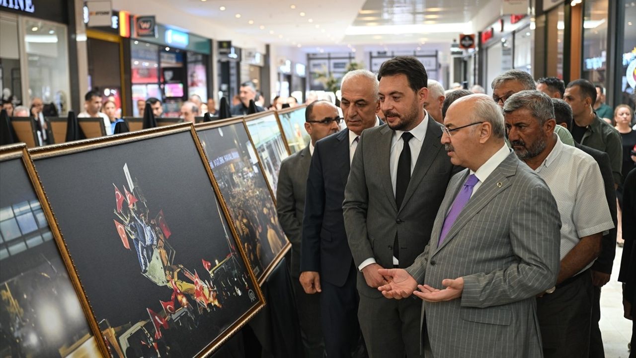 Adana'da 15 Temmuz Fotoğraf Sergisi Açıldı