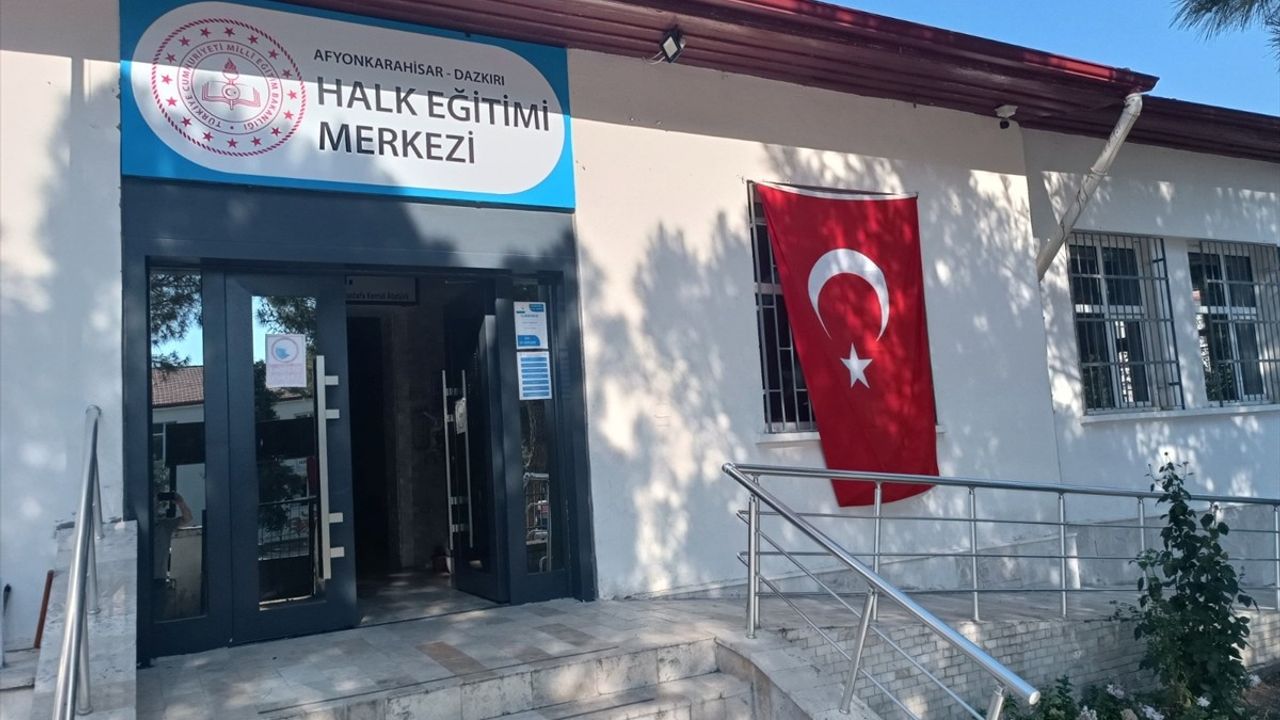 Afyonkarahisar'da Kamu Binaları Türk Bayraklarıyla Donatıldı