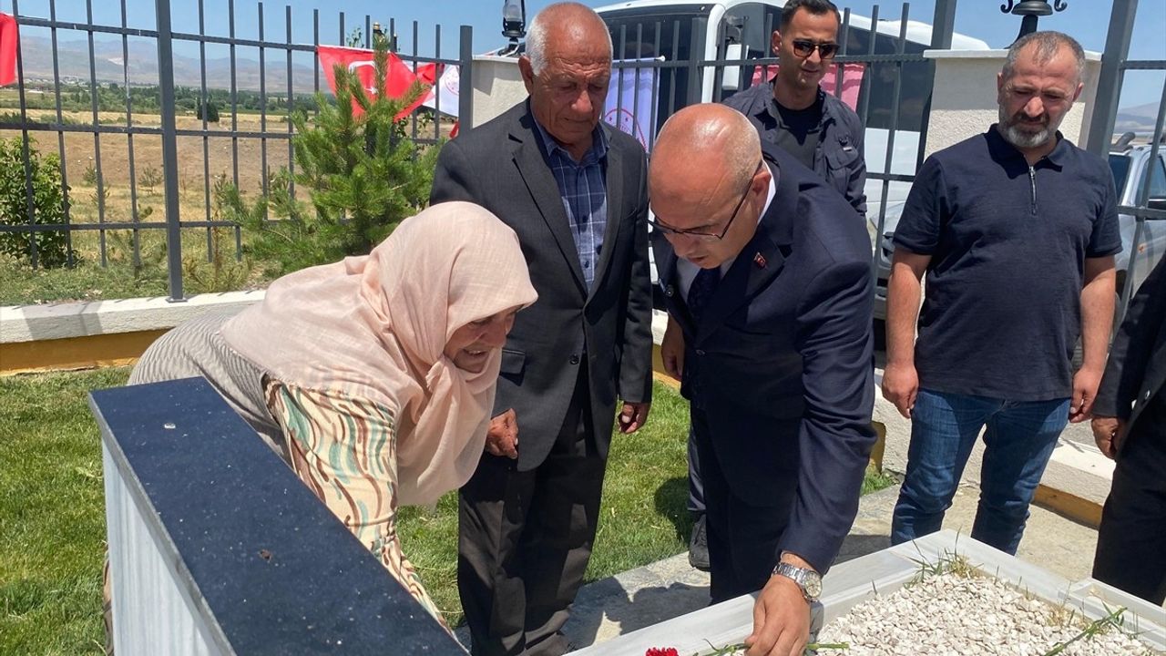 Ağrı'da Yenilenen Şehitlik Anıtı Açıldı