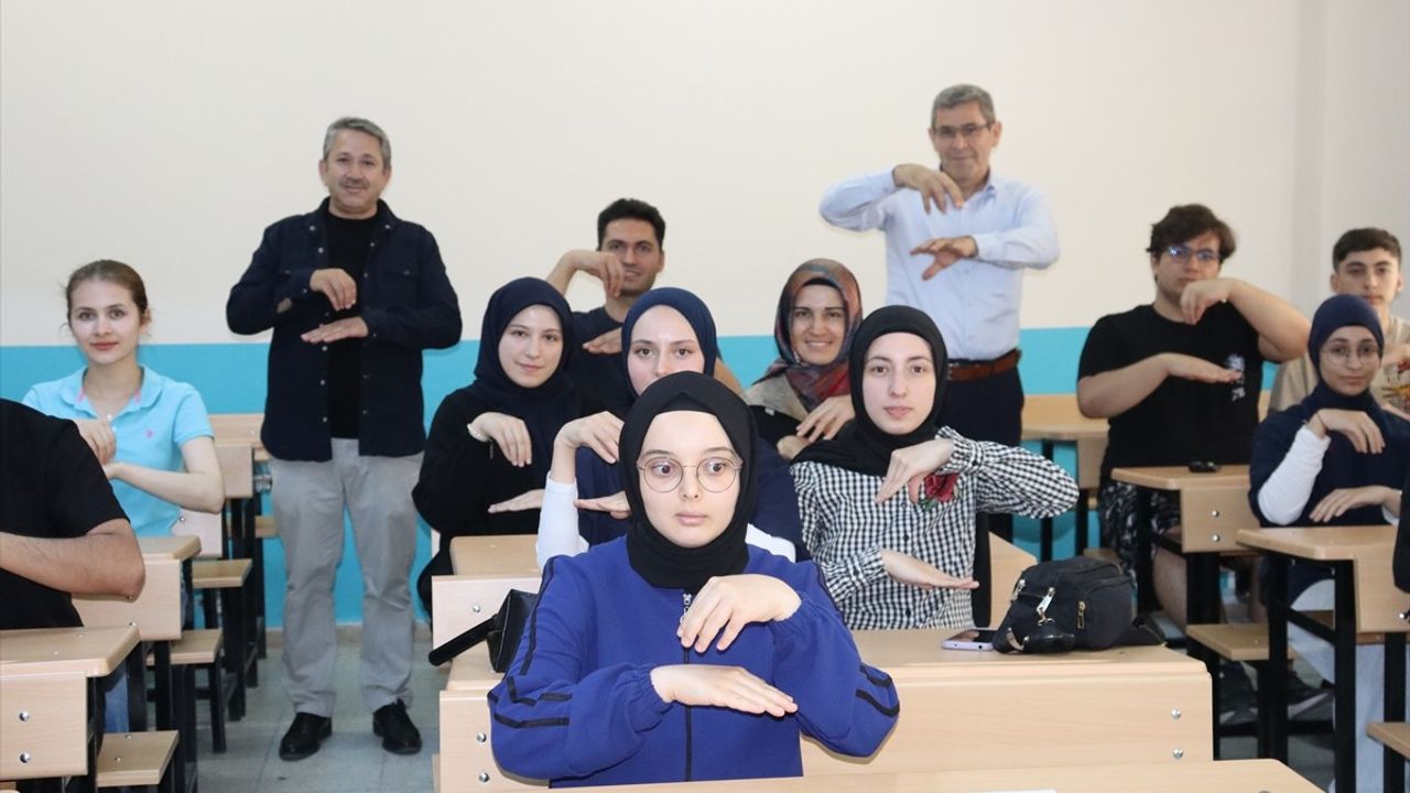 Amasya'da İşaret Dili Eğitimi Eğlenceli Hale Geliyor