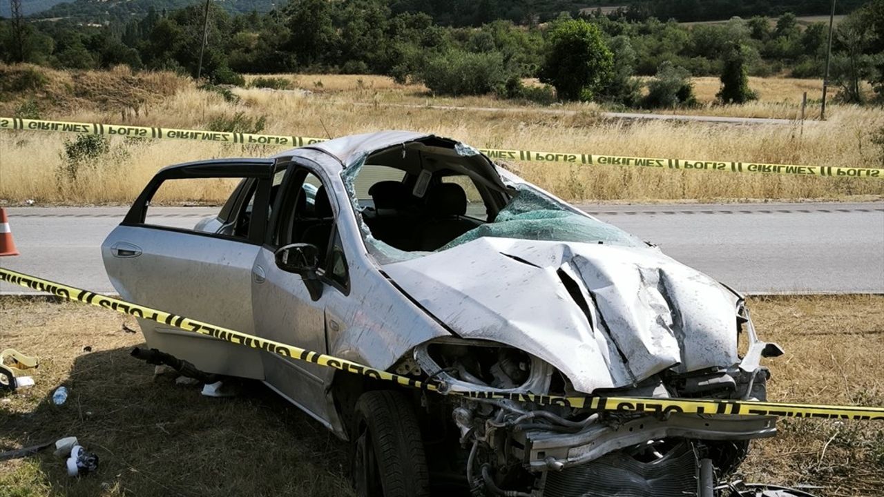 Amasya'da Trafik Kazası: 1 Çocuk Hayatını Kaybetti, 4 Yaralı