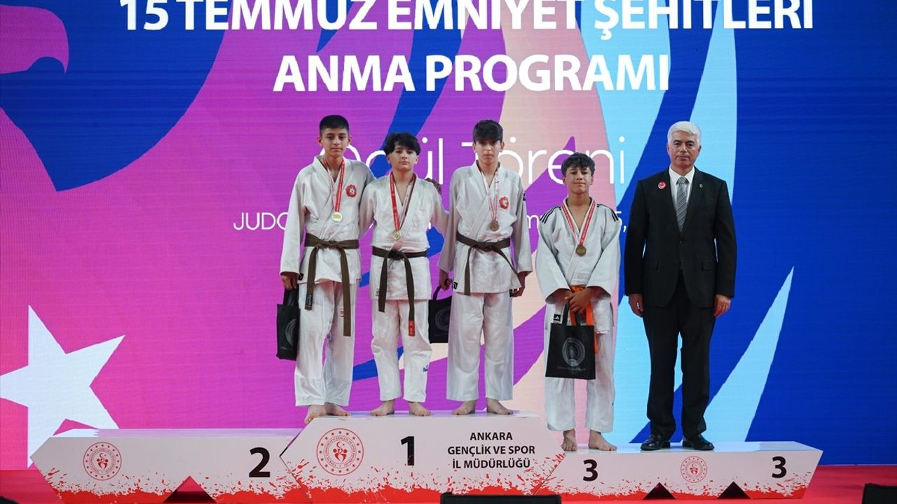Ankara'da 15 Temmuz Şehitleri İçin Anma Programı Düzenlendi