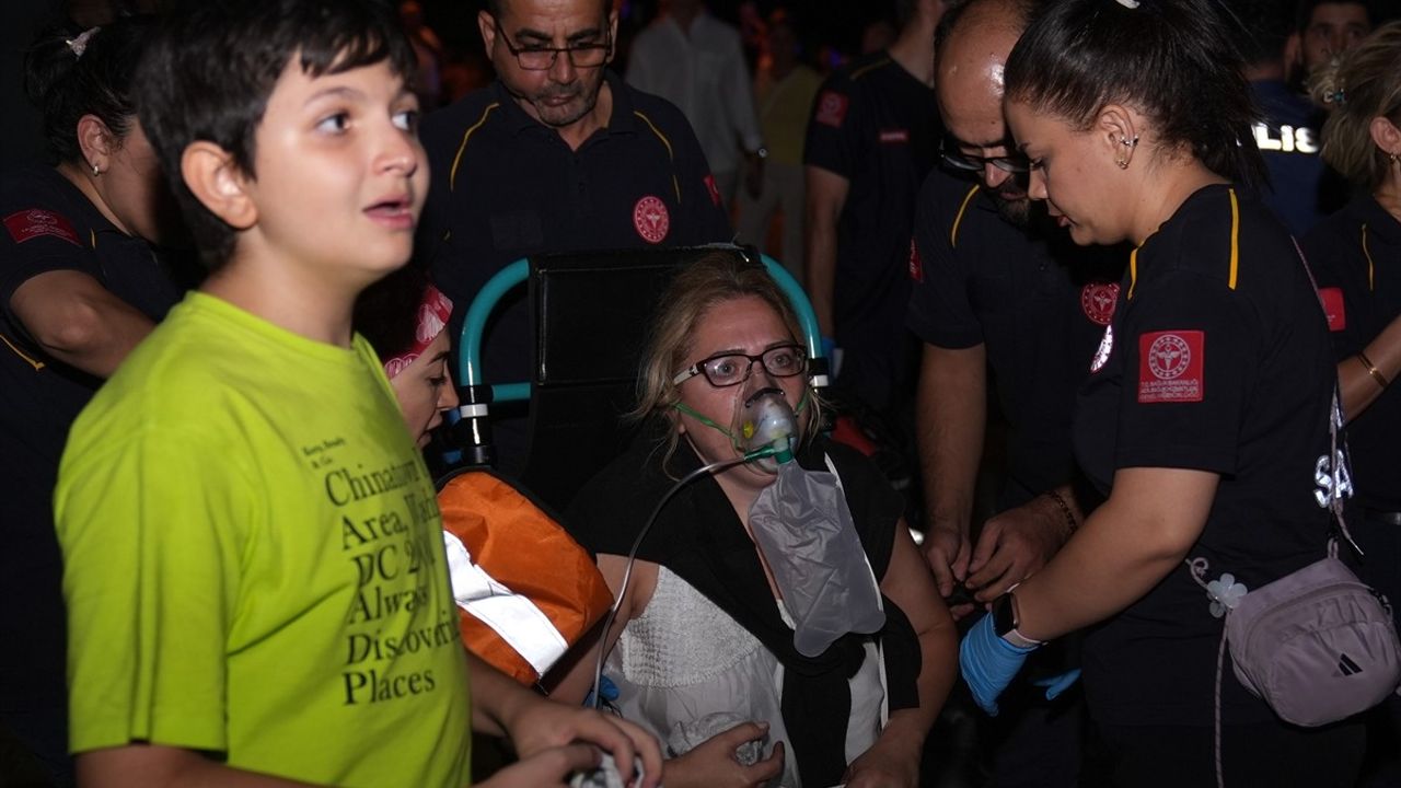 Ankara'da 26 Katlı Binada Yangın Faaliyetleri Devam Ediyor