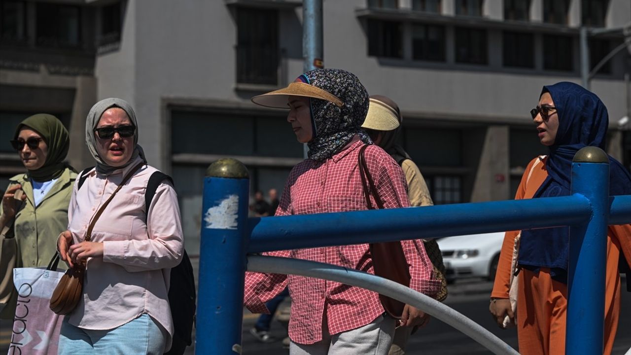 Ankara'da Sıcak Hava Dalgası Devam Ediyor