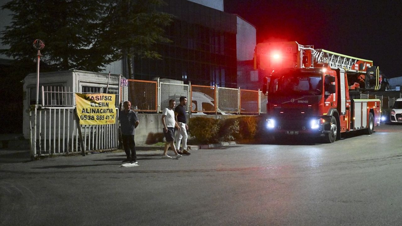 Ankara'daki Konveyör Bant Fabrikasında Yangın