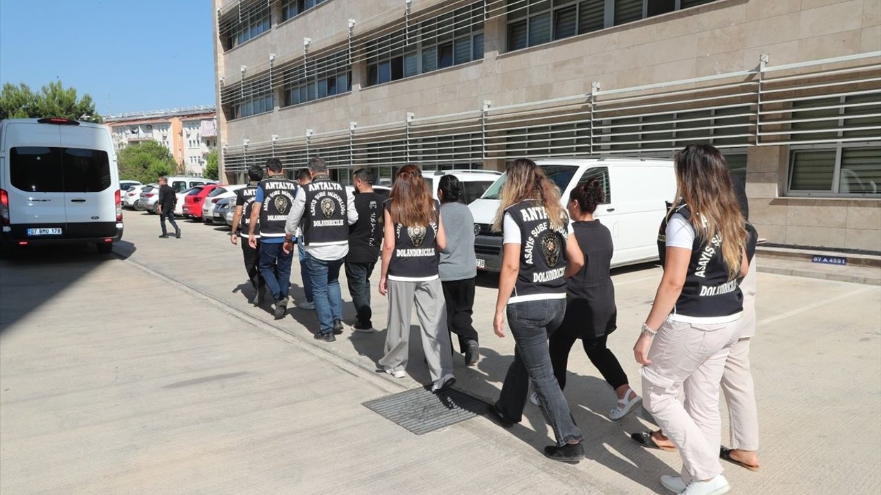 Antalya'da Dolandırıcılara Darbe: 2 Tutuklama
