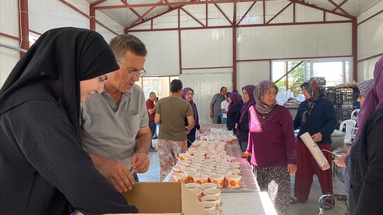 Antalya'da İmece Usulü Aşure Etkinliği