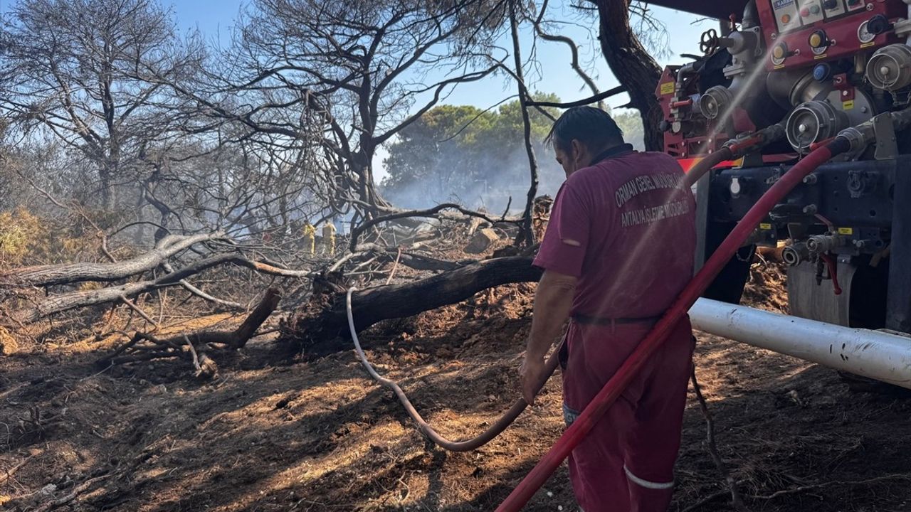 Antalya Gazipaşa'daki Orman Yangınına Müdahale Devam Ediyor