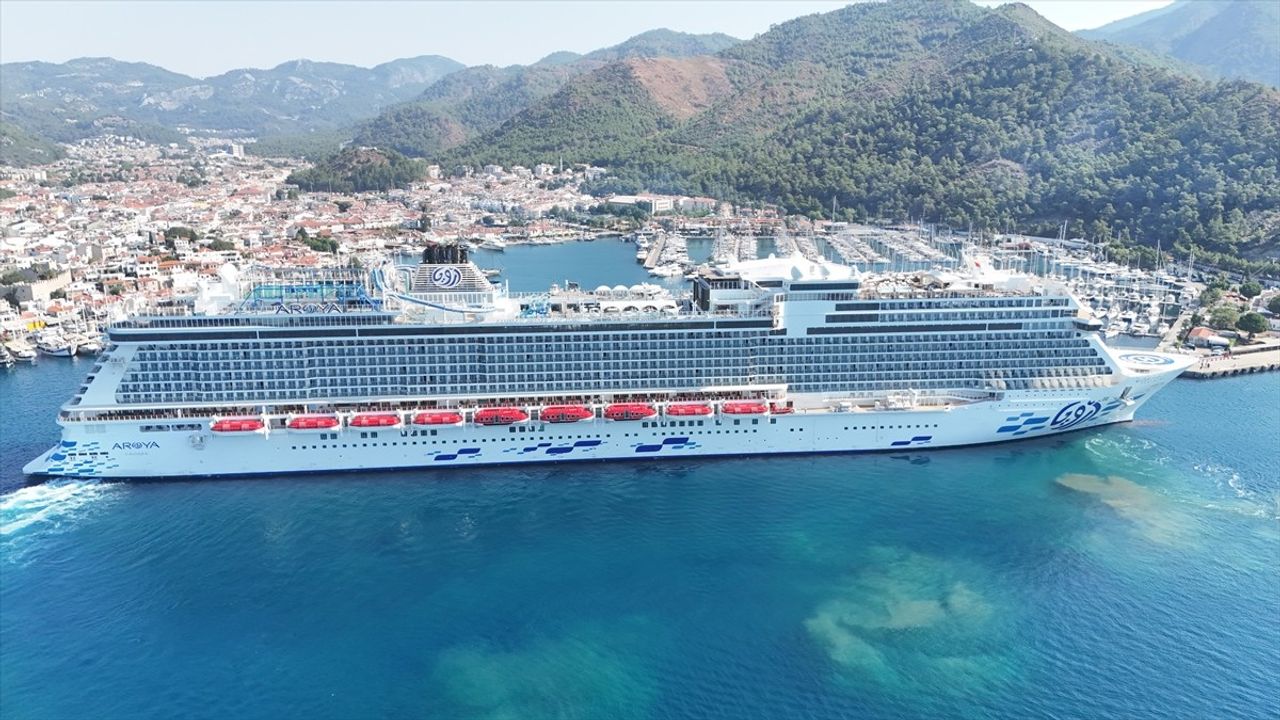 Aroya Kruvaziyeri Marmaris'e Ulaştı