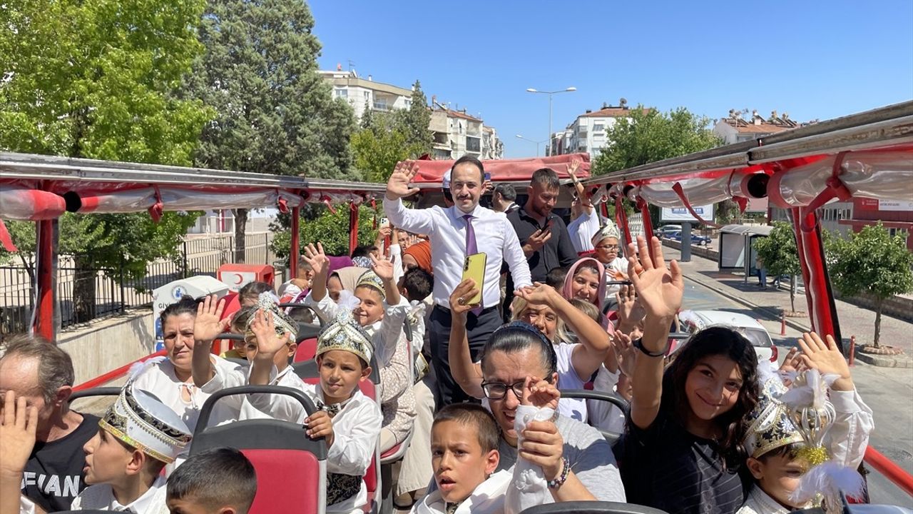 Aydın'da 52 Çocuğa Sünnet Şöleni Düzenlendi