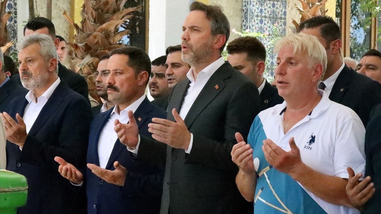 Bakan Bayraktar, Teyzesinin Cenaze Törenine Katıldı