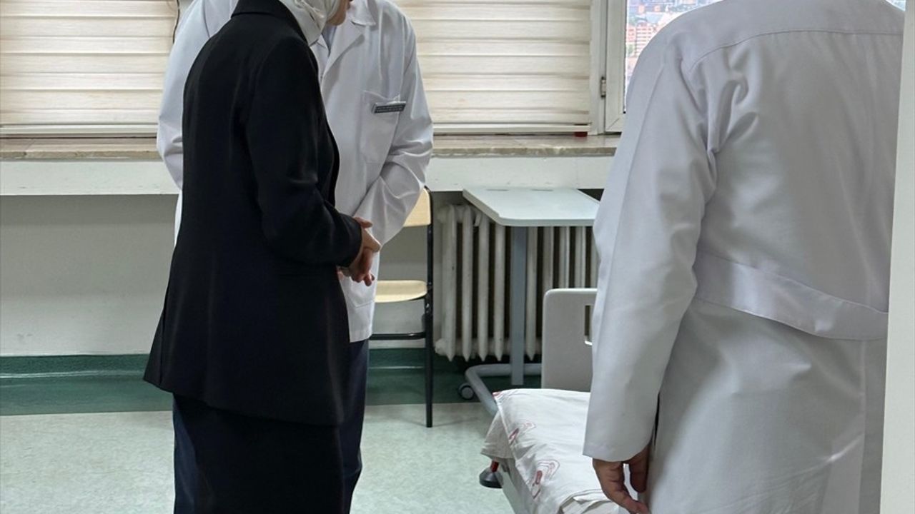 Bakan Göktaş, Metan Gazı Zehirlenmesi Geçiren Askerleri Hastanede Ziyaret Etti