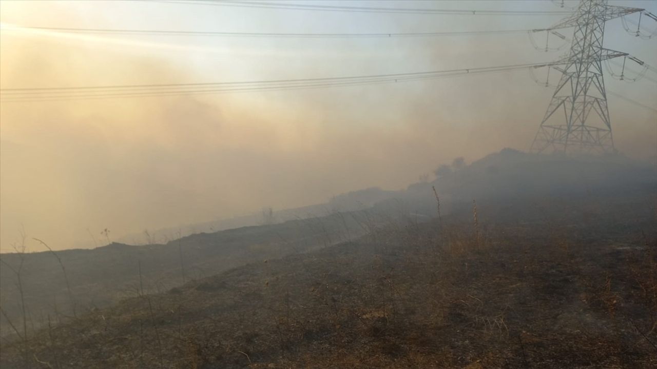 Balıkesir'de Arazi Yangını Kontrol Altına Alınıyor