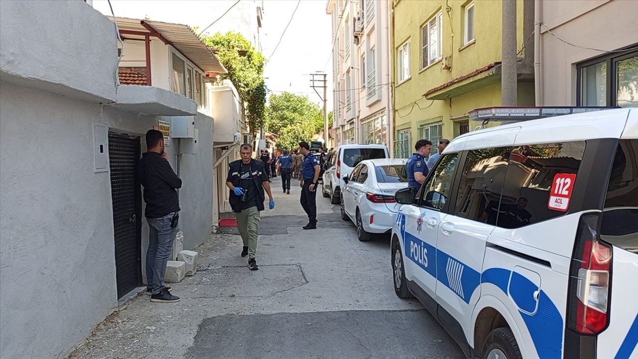 Balıkesir'de Polis Memuruna Bıçaklı Saldırı: Şüpheli Gözaltına Alındı