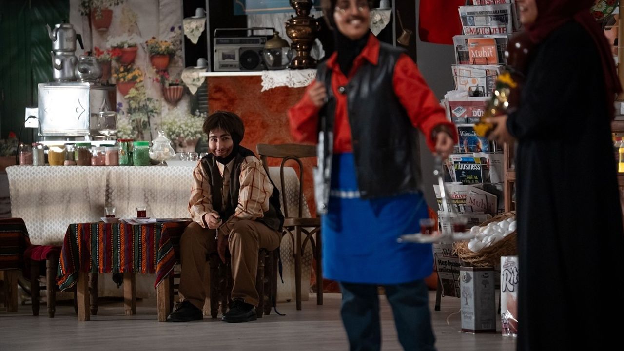 Başkentte "Vatan Sevgisi" Tiyatro Oyunu İzleyiciyle Buluştu