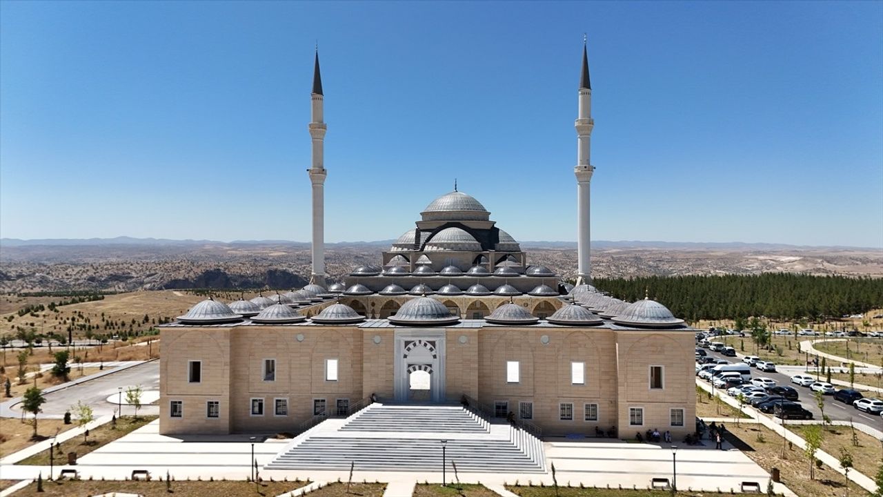 Batman Üniversitesi'nin Yeni Camisi Tamamlanmak Üzere