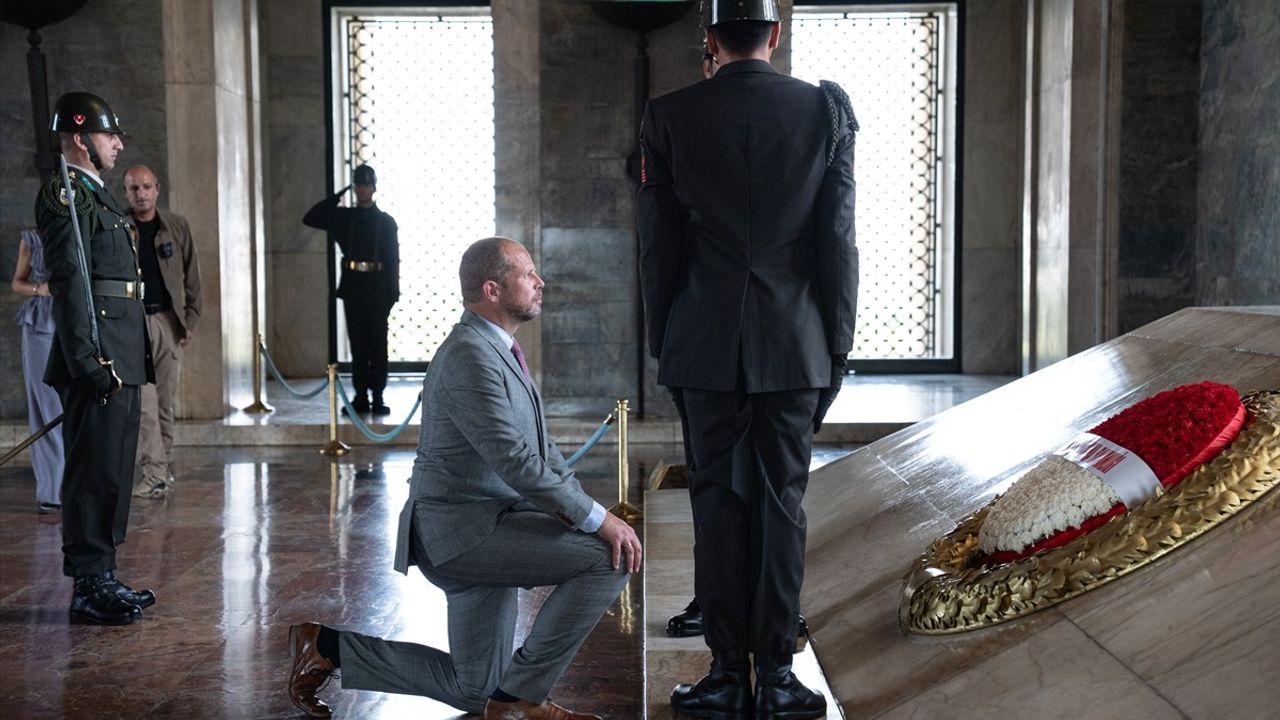 Belçika Savunma Bakanı Theo Francken Anıtkabir'i Ziyaret Etti