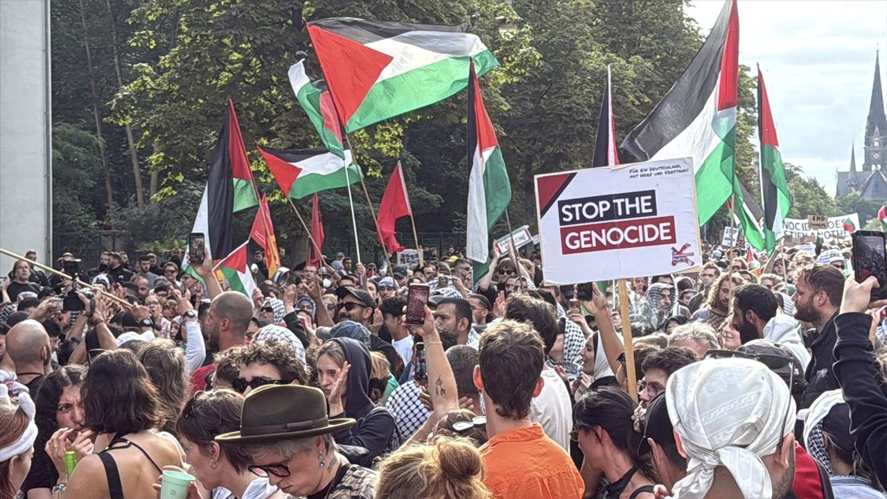 Berlin'de Filistin'e Destek Gösterisine Sert Polis Müdahalesi