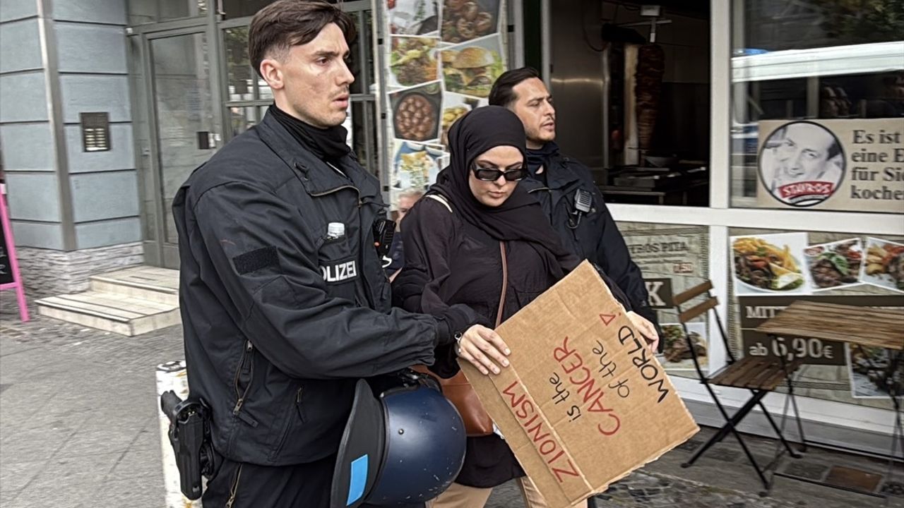 Berlin'de Filistin'e Destek Yürüyüşü Engellendi