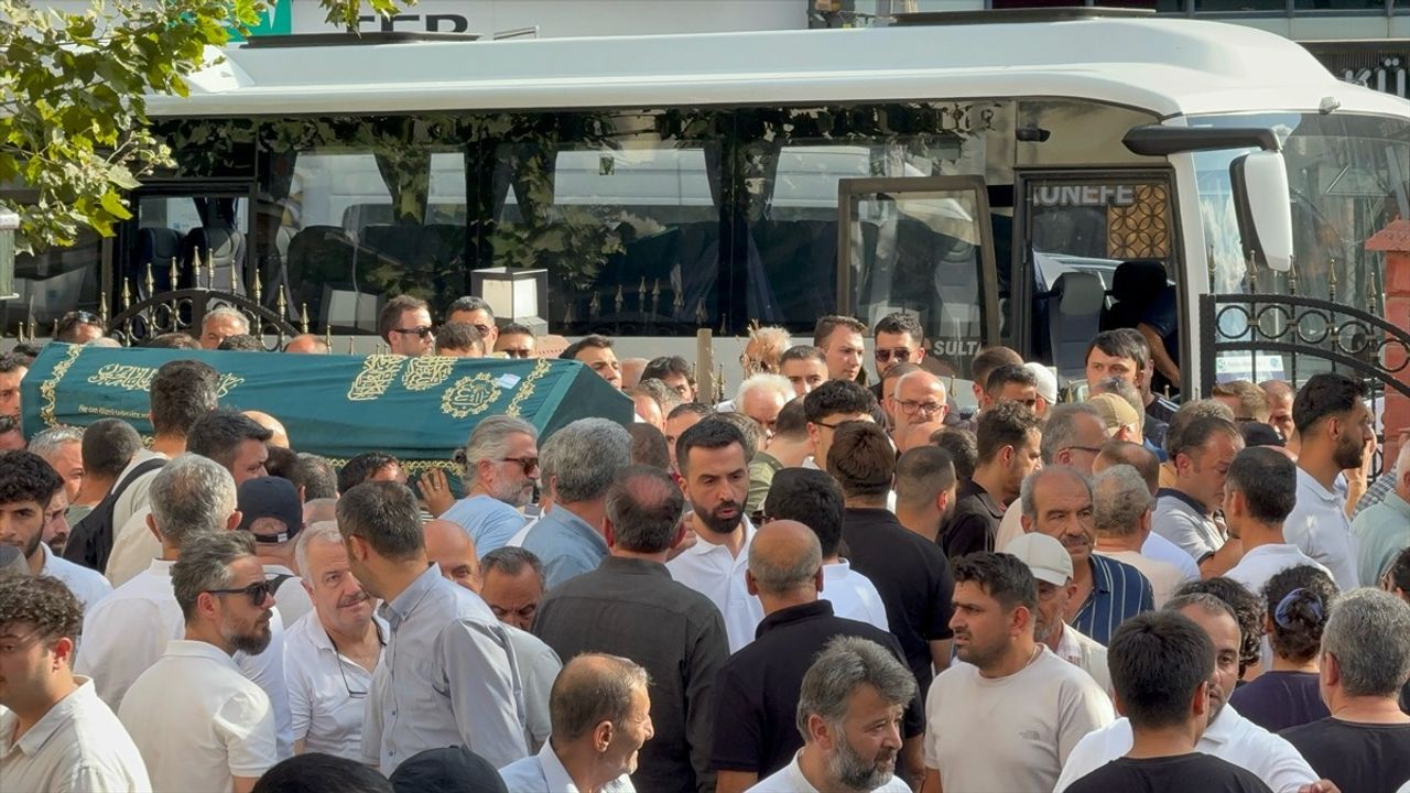 Beykoz'da Motosiklet Kazasında Hayatını Kaybeden Baturhan Yıldızturan Defnedildi