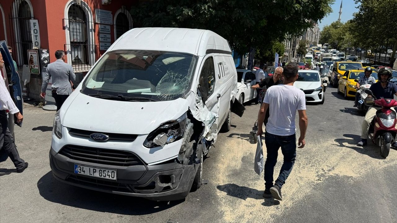 Beyoğlu'nda Zincirleme Trafik Kazası: 5 Yaralı