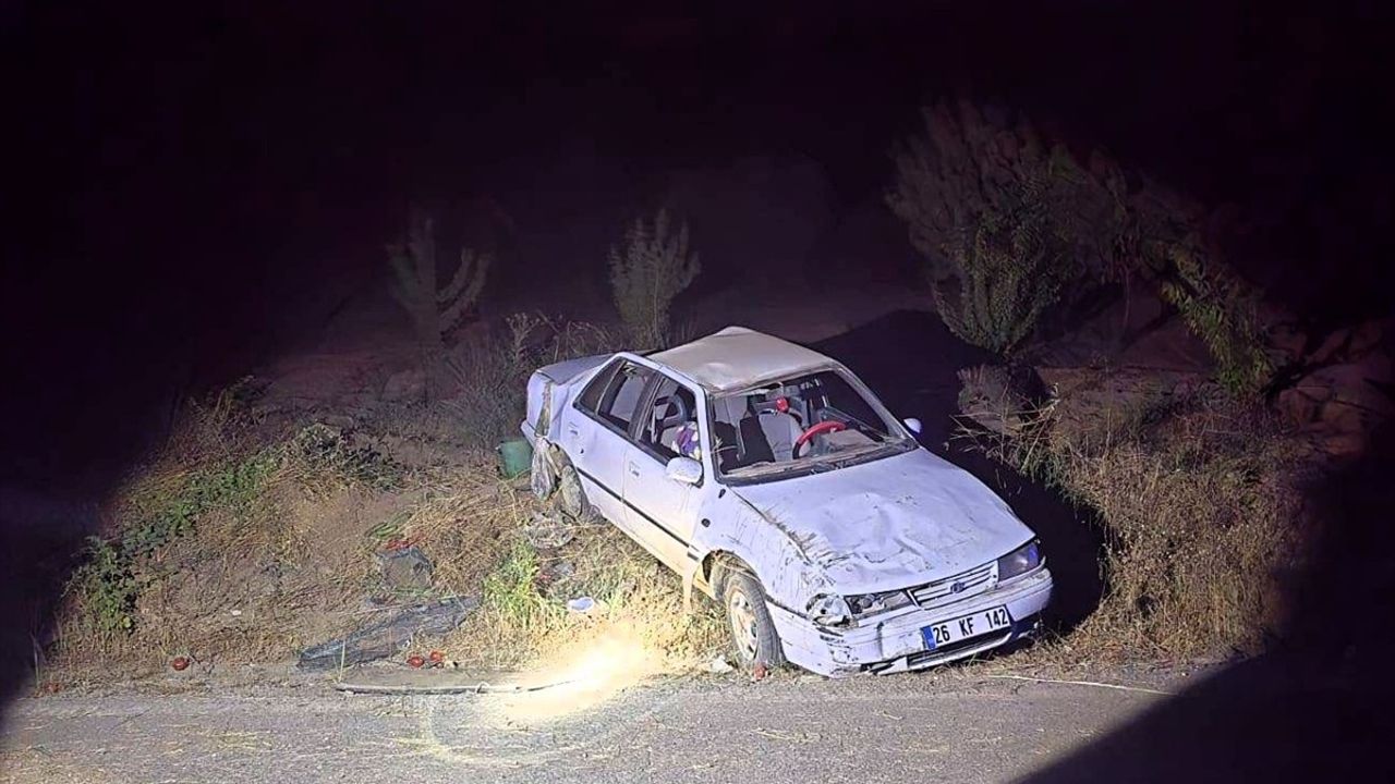 Bilecik'te Otomobil Devrildi, 3 Kişi Yaralandı