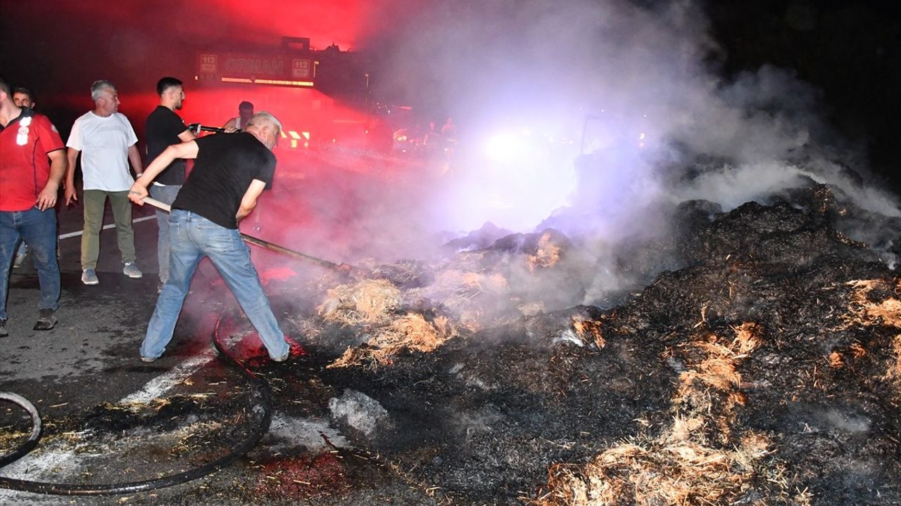 Bilecik'te Seyir Halindeki Traktörün Römorkunda Yangın Çıktı